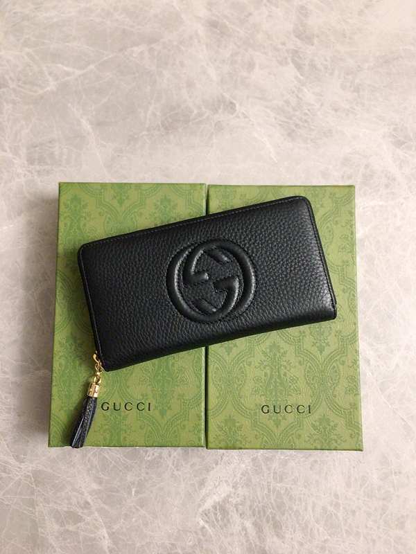 グッチ財布 レプリカ着用イメージ